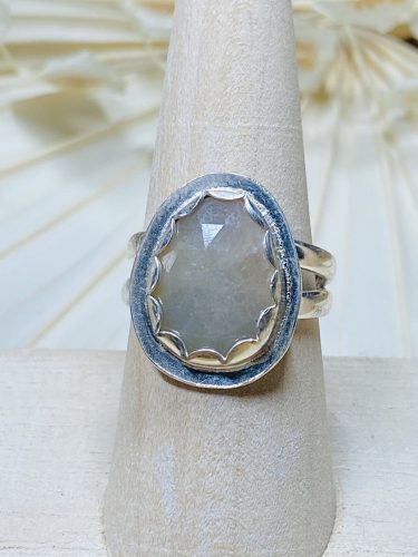 Bi~color sapphire ring